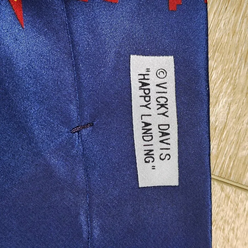 Vicki Davis New York Happy Landing Tie 100% Silk